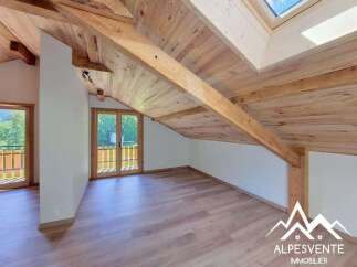 Discover this charming attic room with exposed wooden beams and a sloped ceiling, creating a cozy and rustic ambiance.