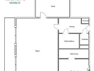 Discover this charming property featuring a spacious living room (Séjour) and a separate lounge area (Salon).