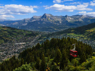 Experience breathtaking panoramic views from this stunning mountain property, offering a unique blend of natural beauty and modern living.