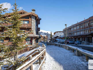 Experience the charm of this picturesque alpine village, perfect for a winter getaway.