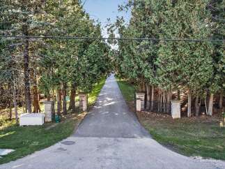 For Sale in Blue Mountains with 3 Beds and 3 Bathrooms