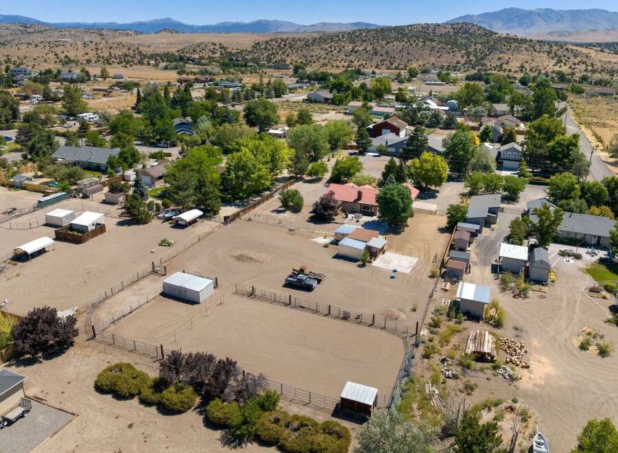 Discover this expansive property featuring a large riding arena, perfect for equestrian enthusiasts.