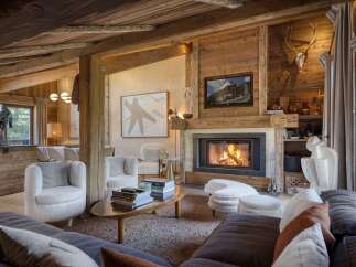 Experience the epitome of rustic luxury in this stunning mountain lodge living room.