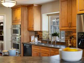 This stunning kitchen boasts a sleek stainless steel double oven and a built-in dishwasher, perfect for any home chef.