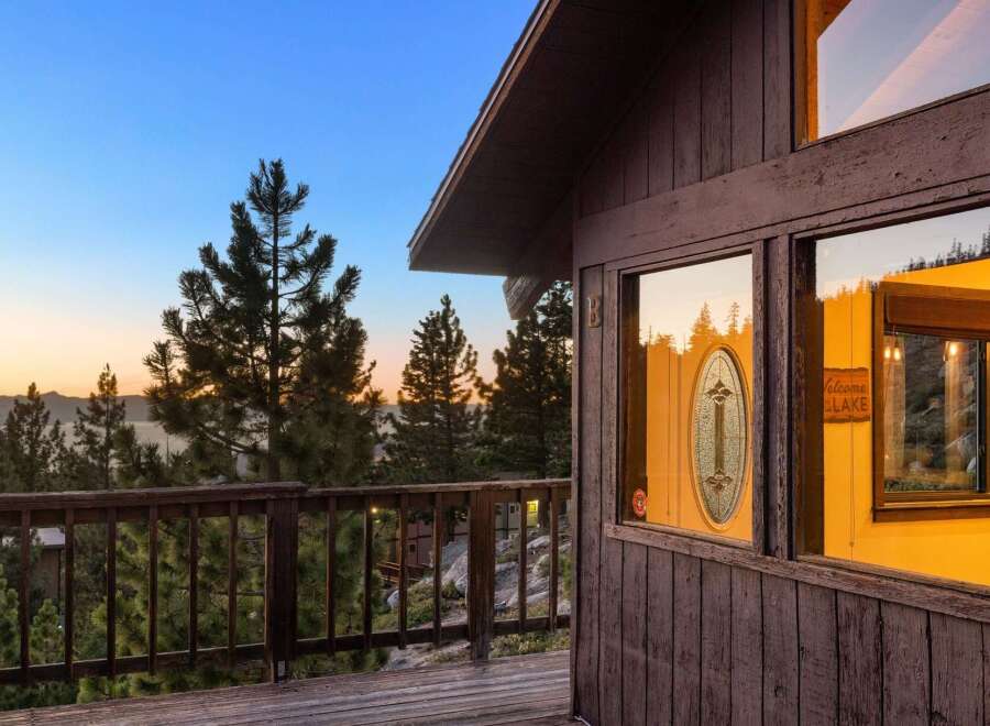 Experience breathtaking sunset views from this charming cabin nestled among pine trees.