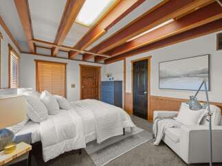 This cozy bedroom features a comfortable bed with crisp white linens, perfect for a restful night's sleep.