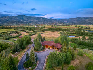Experience luxury living in this stunning mountain estate, nestled amidst breathtaking natural beauty.
