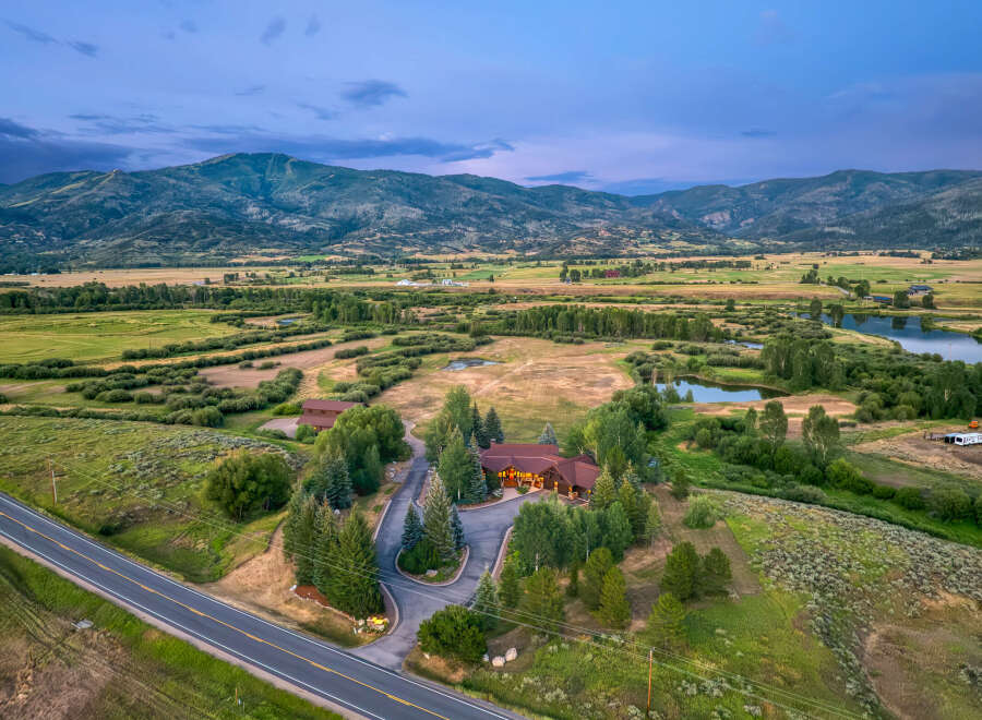 Experience luxury mountain living in this stunning estate, nestled amidst rolling hills and offering breathtaking panoramic views.