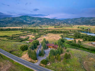 Experience luxury mountain living in this stunning estate, nestled amidst rolling hills and offering breathtaking panoramic views.