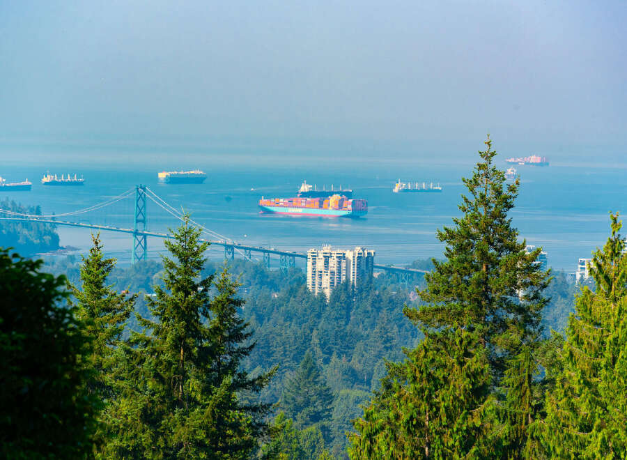 Experience breathtaking panoramic views from this stunning property, overlooking the majestic Lions Gate Bridge and the bustling Vancouver harbor.