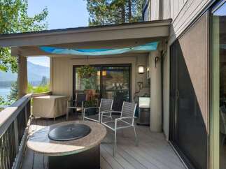 For Sale in Truckee with 2 Beds and 3 Bathrooms