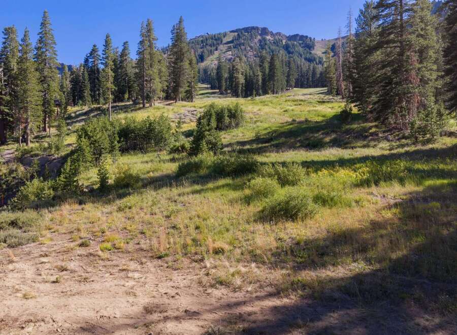 Discover this stunning mountain property, perfect for those seeking a serene escape.