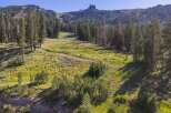 Discover this stunning mountain landscape, perfect for outdoor enthusiasts and nature lovers.