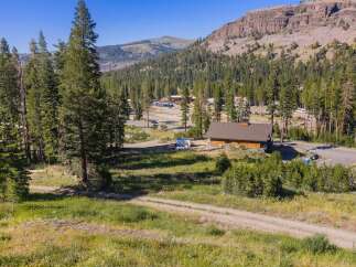 Discover this stunning property nestled amidst a picturesque mountain landscape, perfect for those seeking tranquility and adventure.