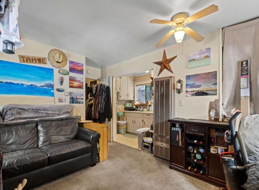 Discover a cozy living space featuring a comfortable black leather sofa perfect for relaxation.