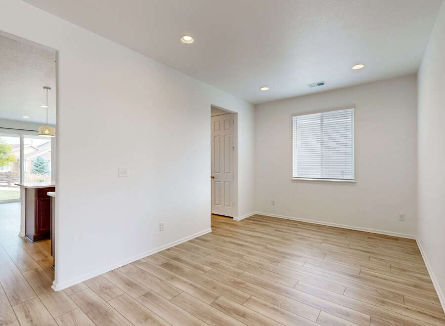 Discover this bright and airy dining area, perfect for hosting gatherings.