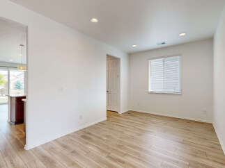 Discover this bright and airy dining area, perfect for hosting gatherings.