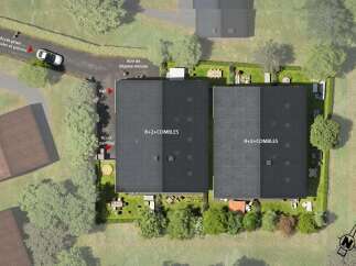 Discover modern living in this R+2+COMBLES property, featuring private access for vehicles and pedestrians.