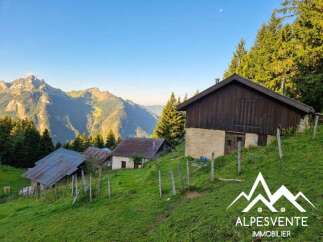 Discover this charming property nestled in the breathtaking alpine landscape, offering unparalleled mountain views and a serene natural setting.