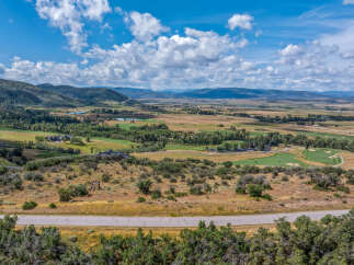 Discover this stunning property offering breathtaking panoramic views of rolling hills, lush green golf courses, and distant mountains.