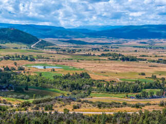 Experience luxury living with this stunning mountain view property, featuring a pristine golf course and serene lakes.