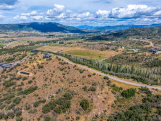 Experience luxury living in this stunning mountain estate, offering breathtaking panoramic views of the surrounding valleys and peaks.