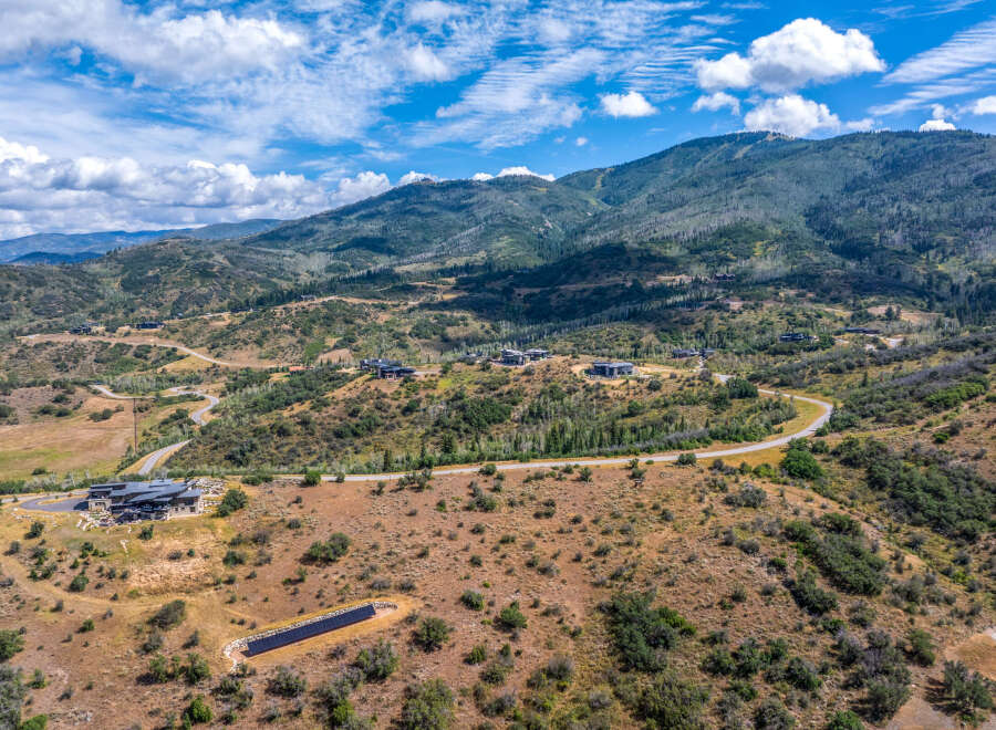 Discover luxury living in this stunning mountain home, featuring modern architecture and breathtaking panoramic views.