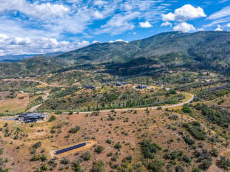 Discover luxury living in this stunning mountain home, featuring modern architecture and breathtaking panoramic views.