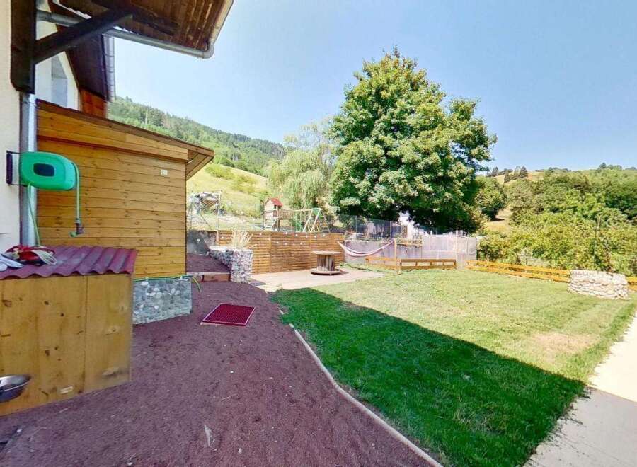 Discover this charming property featuring a spacious backyard perfect for outdoor activities and relaxation.