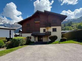 Experience mountain living in this charming property featuring a blend of traditional wood and modern design.