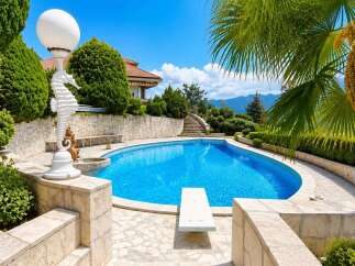 Escape to this luxurious oasis featuring a stunning kidney-shaped swimming pool, perfect for relaxation and recreation.