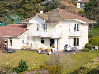 This charming property boasts a spacious outdoor living area, perfect for entertaining guests or enjoying a quiet afternoon.