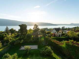 Discover this stunning property with breathtaking lake and mountain views, perfect for a serene lifestyle.