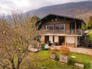 Experience serene mountain living in this charming wooden chalet, featuring a spacious balcony with stunning views.
