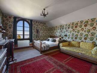 This charming bedroom features a unique hot air balloon wallpaper, creating a whimsical atmosphere.