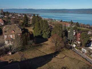 Discover this charming property with a picturesque view of the lake and distant mountains.