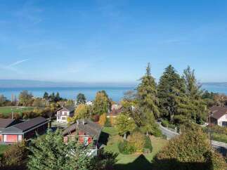 Discover this charming property offering stunning lake views and a serene, natural setting.