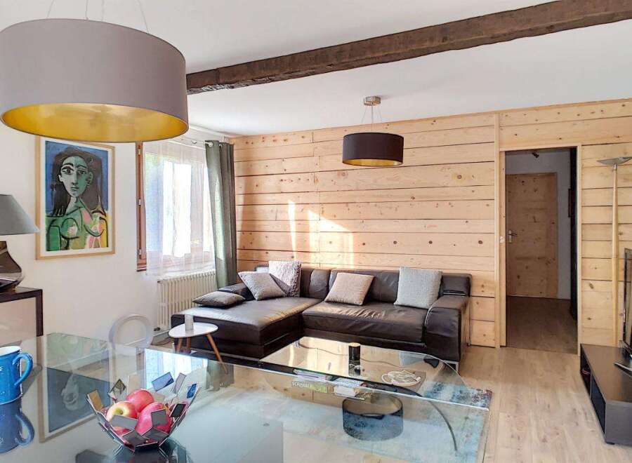 Experience cozy living in this charming apartment featuring a spacious L-shaped leather sofa perfect for relaxation.