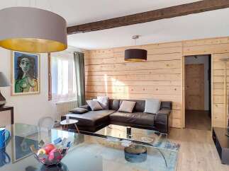 Experience cozy living in this charming apartment featuring a spacious L-shaped leather sofa perfect for relaxation.