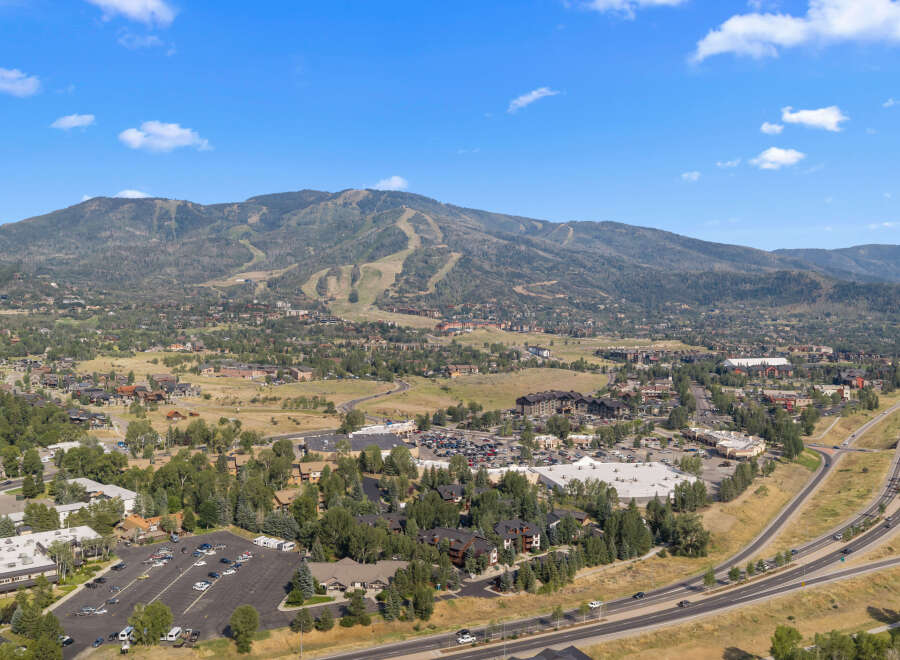 Discover this stunning property nestled against a backdrop of majestic mountains, offering breathtaking views and a serene environment.