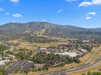 Discover this stunning property nestled against a backdrop of majestic mountains, offering breathtaking views and a serene environment.
