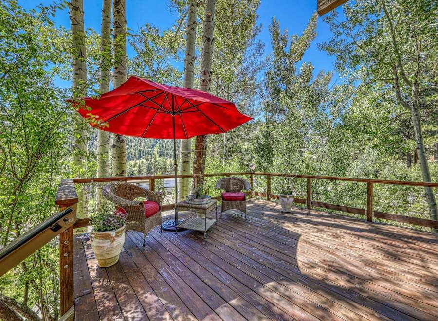 Enjoy the serene mountain views from this charming deck, perfect for outdoor relaxation.