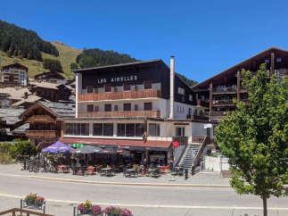 Discover this charming property nestled in a picturesque mountain village, perfect for your next vacation or investment.