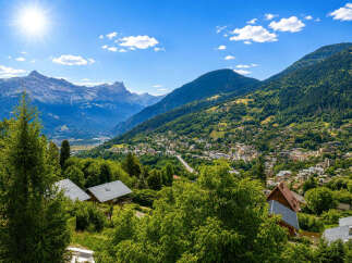 Discover this stunning mountain retreat offering breathtaking panoramic views of the valley and surrounding peaks.