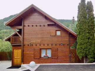 Charming wooden chalet nestled amidst lush greenery, perfect for a serene mountain getaway.