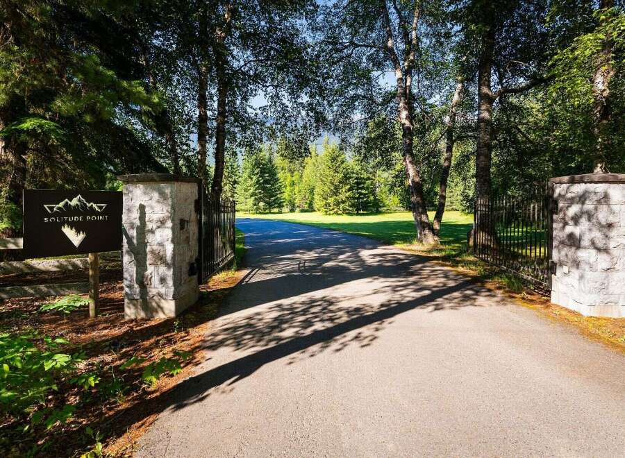 Welcome to Solitude Point, a stunning property offering unparalleled privacy and natural beauty.