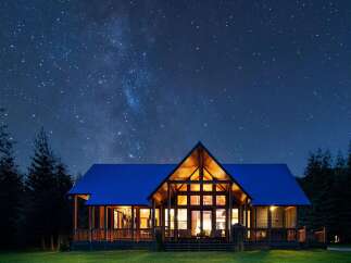 Experience the magic of stargazing from this stunning modern cabin, nestled amongst tall pine trees.