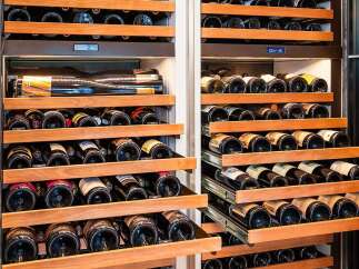 Experience the ultimate in wine preservation with this state-of-the-art dual-zone wine cellar, featuring multiple pull-out wooden shelves designed to store your collection at optimal temperatures.
