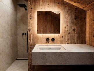 Experience rustic luxury in this stunning bathroom, featuring warm, natural wood paneling that creates a cozy and inviting atmosphere.