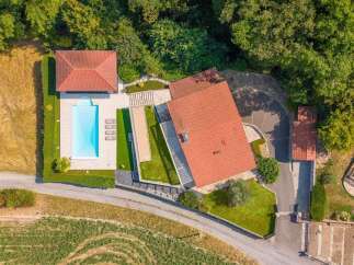 Discover this stunning property featuring a pristine swimming pool and a spacious outdoor living area, perfect for relaxation and entertainment.